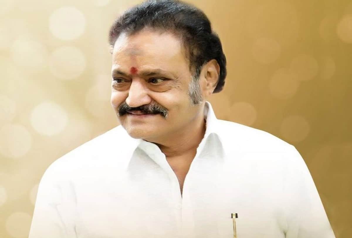 Selfie With Harikrishna Body 4 Employees Sacked of Telangana Hospital