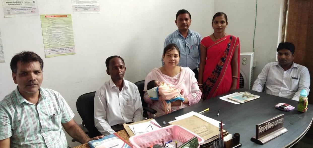 सरस्वती शिशु गृह को सौंपी गई लावारिस बच्ची