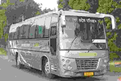 fare of AC bus from Lucknow to Delhi will be 1050 rupees