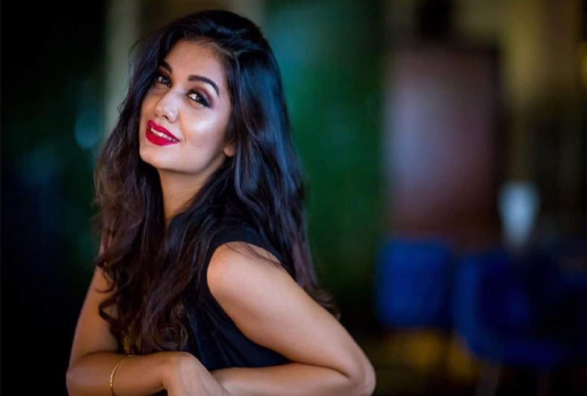 Actress Divya Agarwal lashed out at those trolling her for posting a glamorous photo days after her father death