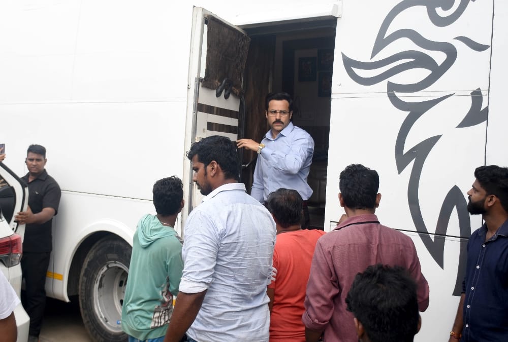 film actor emraan hashmi reached lucknow for shooting
