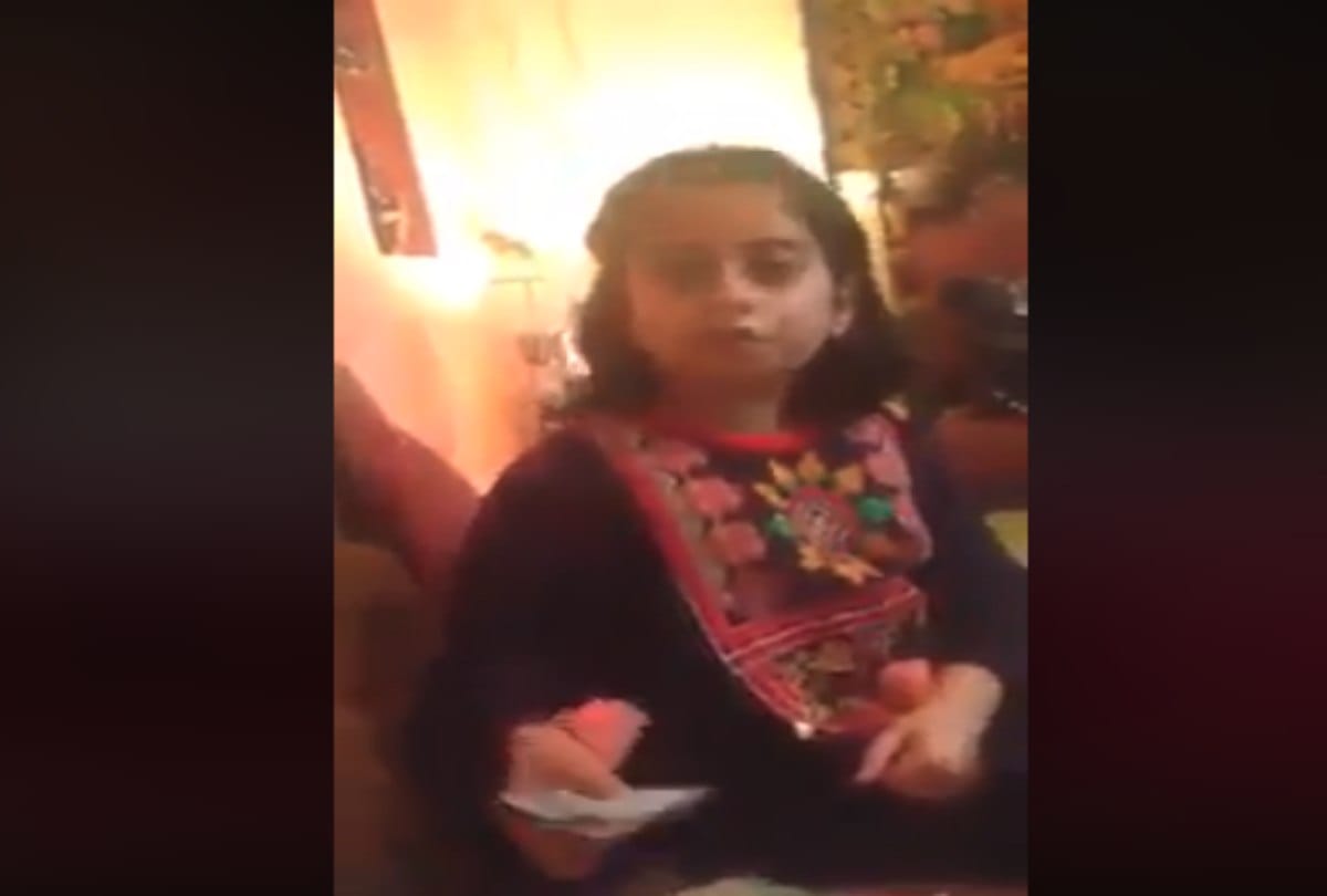Video being viral of a Pakistani girl doing such thing after scolding the mother on eid