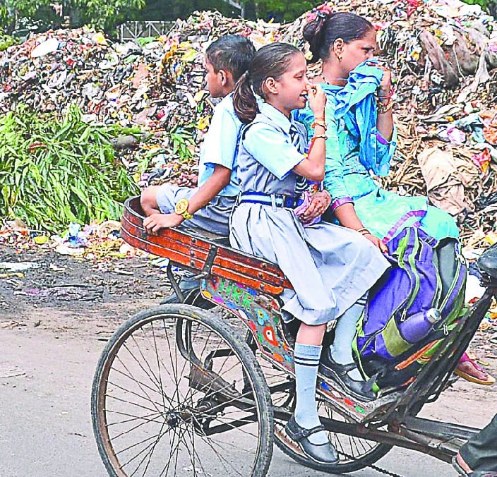 nigam ko nahi pata, 100 karamchaari kaise hue laapata
