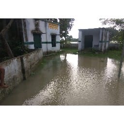 the house surrounded by water in raghupur pukhta