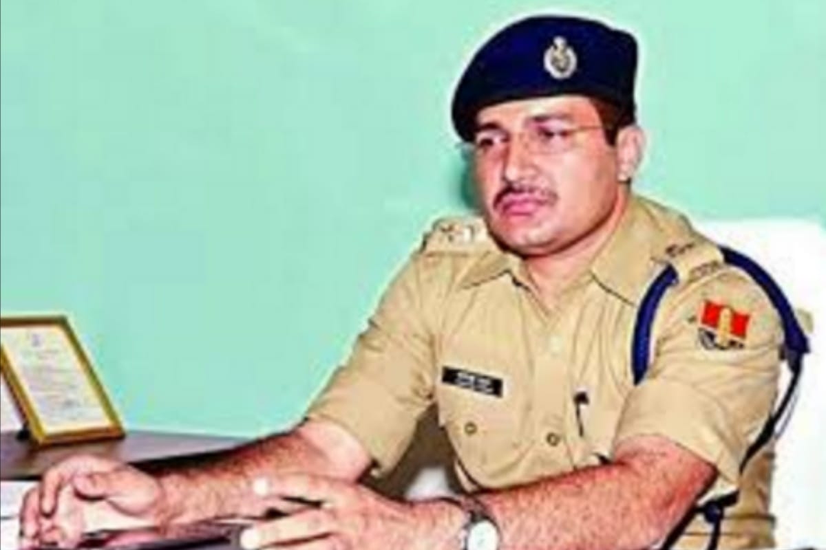 Akhilesh Kumar new police captain Meerut after 30 IPS officers transferred