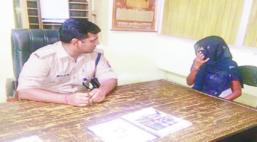 Blame of taking bribe in Meerut police station, and did not leave the accused