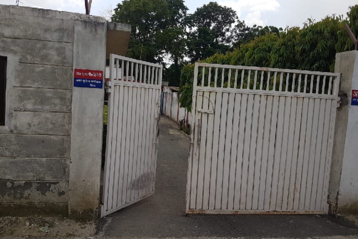 UP: police officers Illegally occupied the house even after transfer