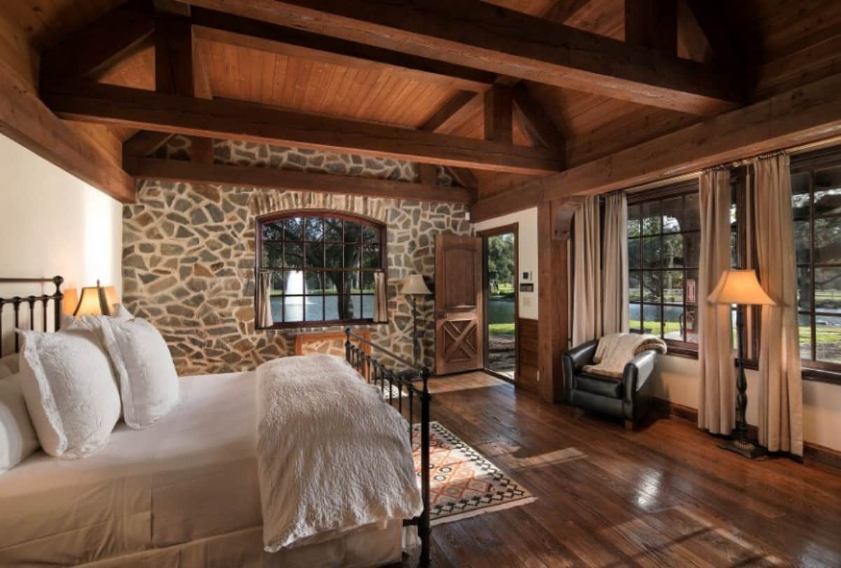 take a look inside the michael jackson bungalow Neverland