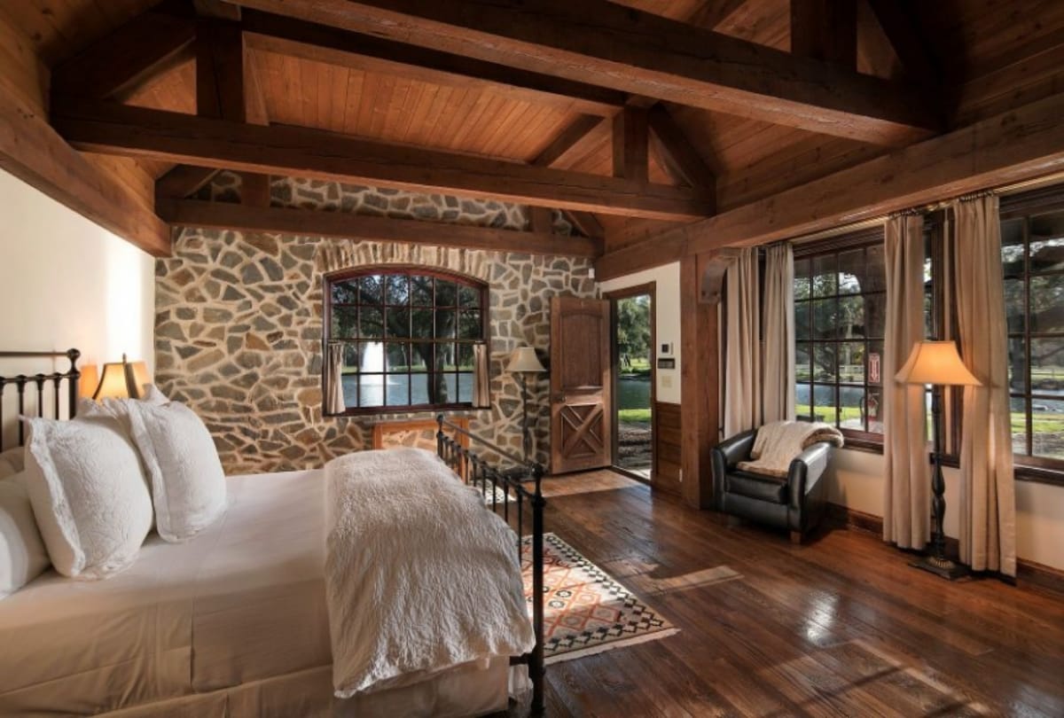take a look inside the michael jackson bungalow Neverland