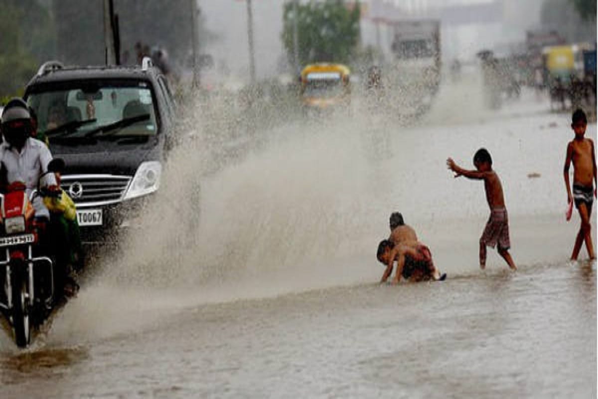 Madhya Pradesh Weather Updates Today Red alert has been issued in six districts of MP regarding rain and winds