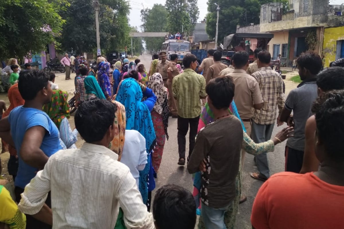 UP: Suddenly attack on the bus people screamed with fear many injured see in photos