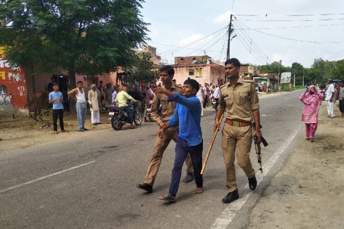 UP: Suddenly attack on the bus people screamed with fear many injured see in photos
