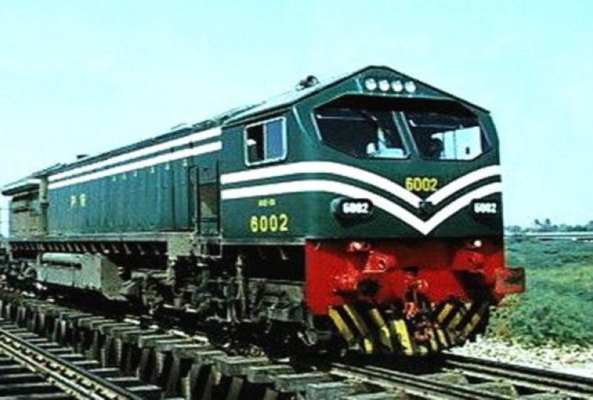 The train connecting Pakistan, Iran and Turkey was restarted after 10 years to increase business capacity