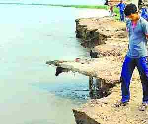 Flood hampers life in Kanchnapur