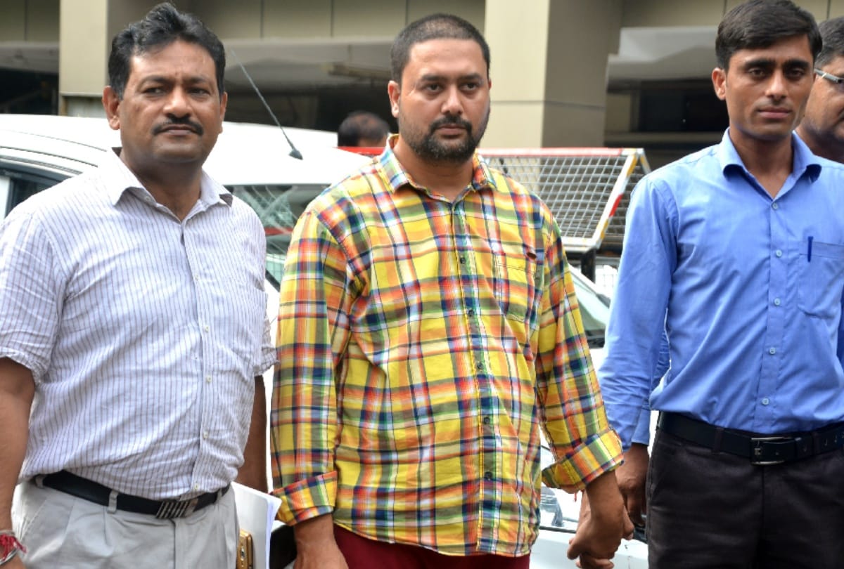 police arrested man who cheated 50 million from banks in delhi