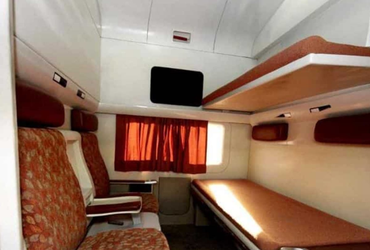 indian railway got its first smart coach manufactured from raebareli