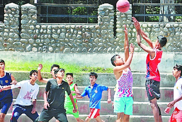 बास्केटबाल में ढालपुर स्कूल का दबदबा