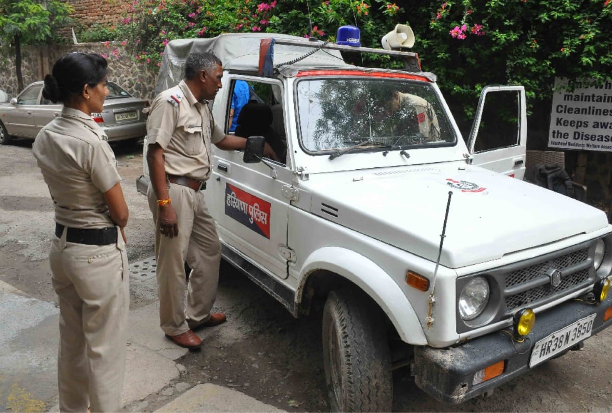 Tight police force in activist sudha bharadwaj house in faridabad