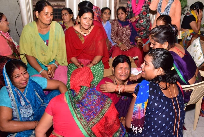 घर में घुसकर महिला की हत्या, बेटी को किया अधमरा