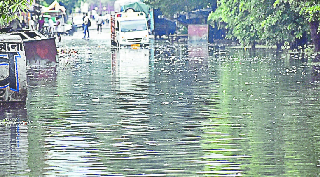 afat ki baarish se sheher paani paani hua