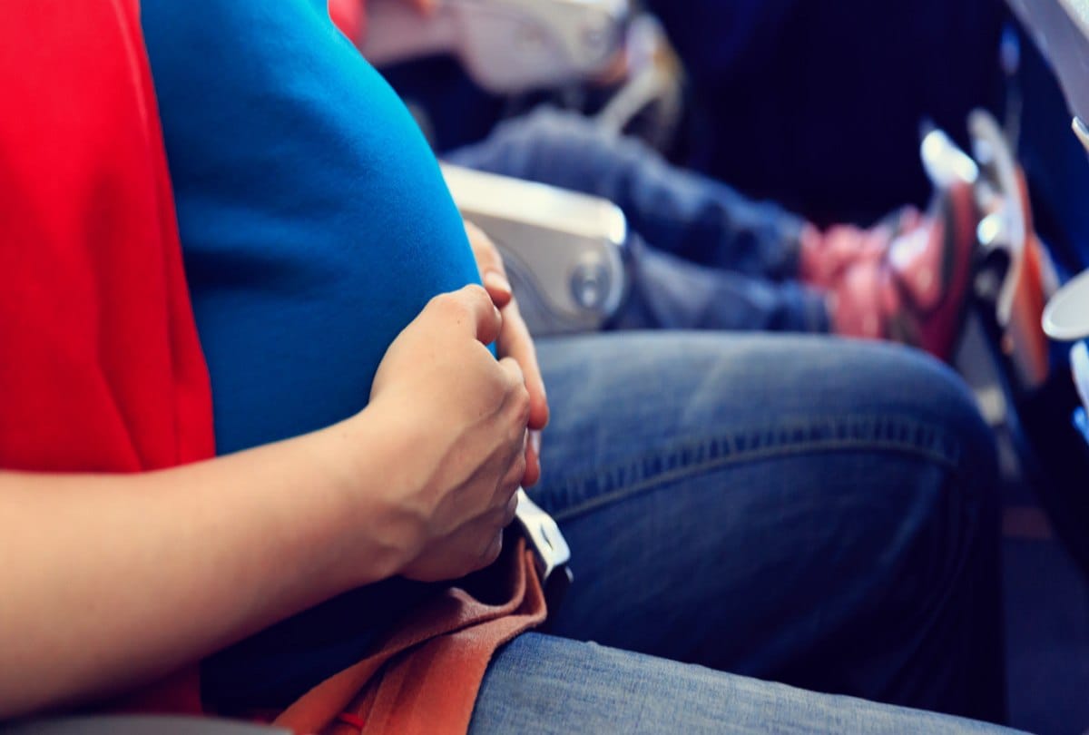 Baby hand out of the uterus and doctors refer pregnant woman to another hospital