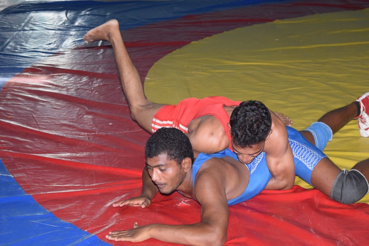जिला कुश्ती चैंपियनशिप में खिलाड़ियों ने दिखाए दमखम