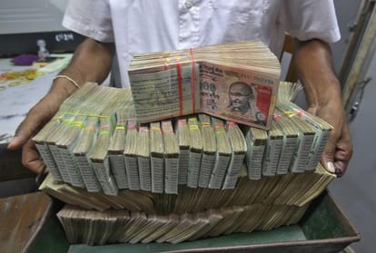 political disaster on RBI's report on demonetisation