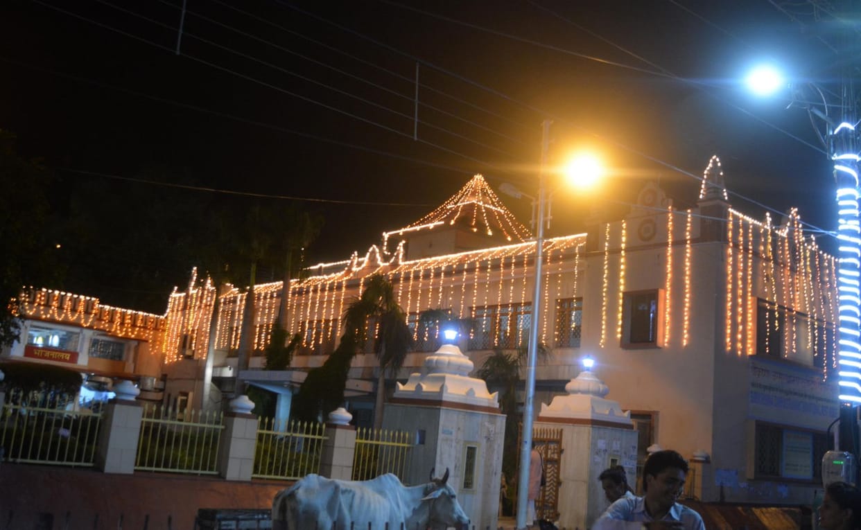 आ गया जन्माष्टमी का त्योहार सजने लगा कान्हा का  द्वार