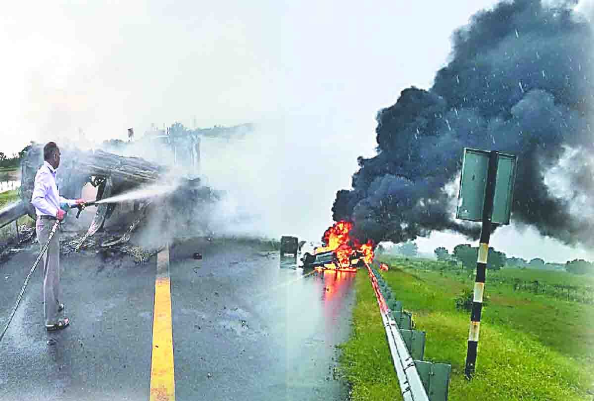 car caught fire on agra lucknow expressway