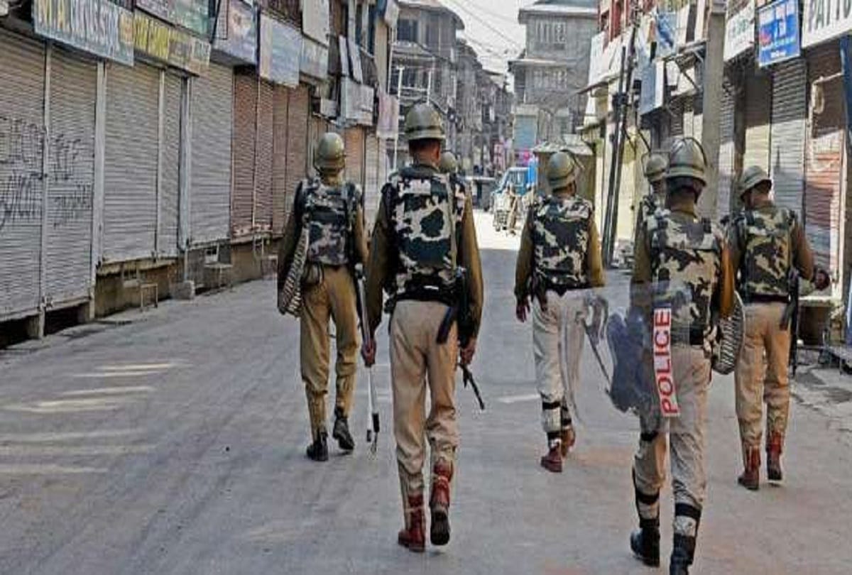 hearing on Article 35A in Supreme Court, separatists call closed down in valley effective