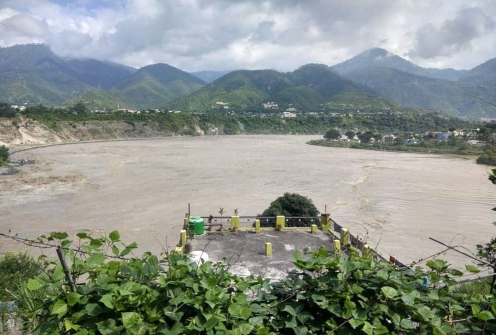 Alert after Alaknanda River flow over danger level in uttarakhand