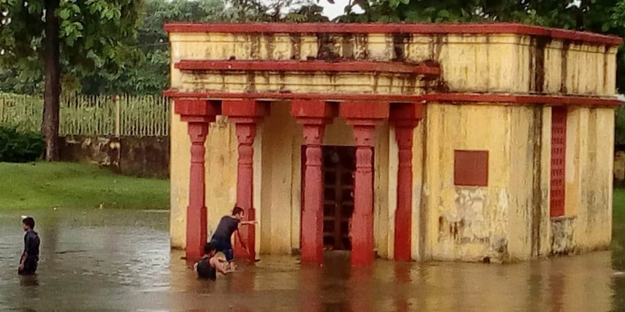 माथा कुंवर मंदिर में जलभराव से बढ़ी दुश्वारियां
