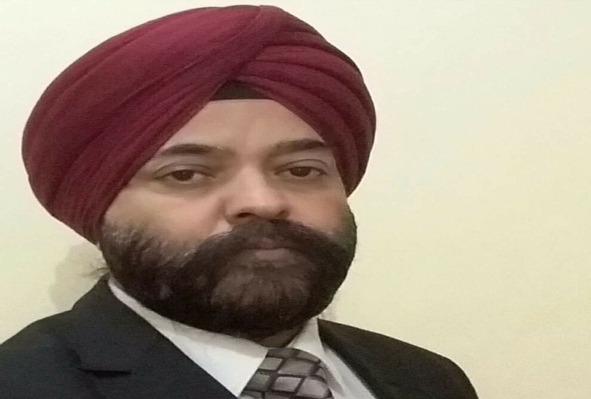 militants attacked bjp leader avtaar singh house in tral jammu kashmir