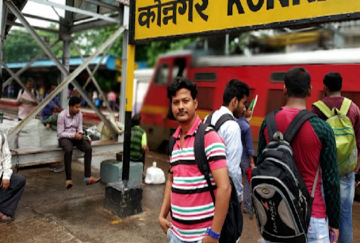 Kolkata Man Paste 4000 posters to confess love to stranger girl he met on train