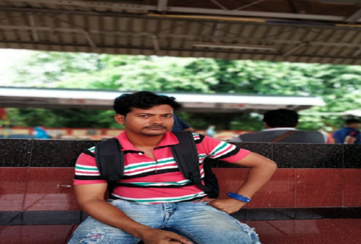 Kolkata Man Paste 4000 posters to confess love to stranger girl he met on train
