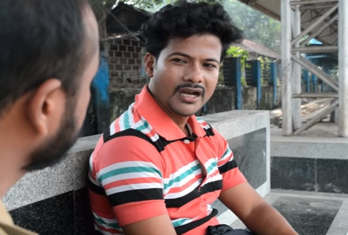 Kolkata Man Paste 4000 posters to confess love to stranger girl he met on train