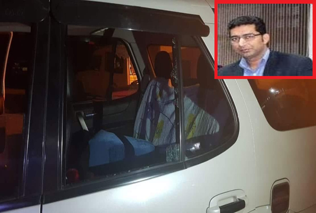 stone pelters attacked deputy commissioner shahid chaudhary vehicle in bandipur jammu kashmir