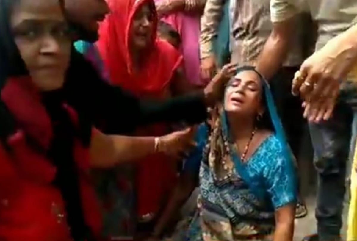 two dead and three injured in knife attack in delhi