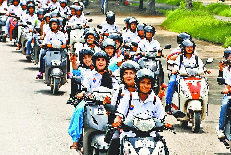 Without Helmet Girls Challan from 5 September in Chandigarh