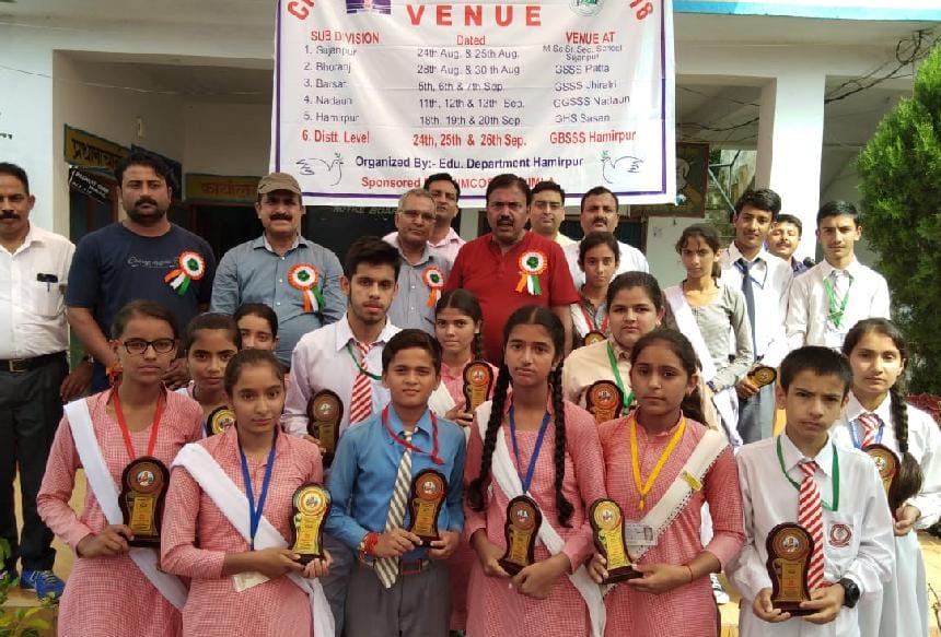 प्रश्नोत्तरी के सीनियर सेकेंडरी वर्ग में अमित और राधिका प्रथम