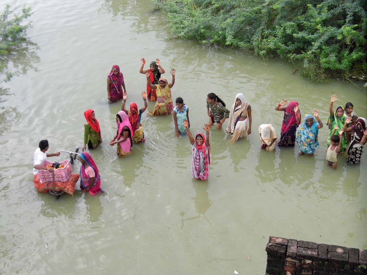 कुम्हौल गांव में घुसा अरिंद नदी का पानी, ग्रामीणों में  दहशत