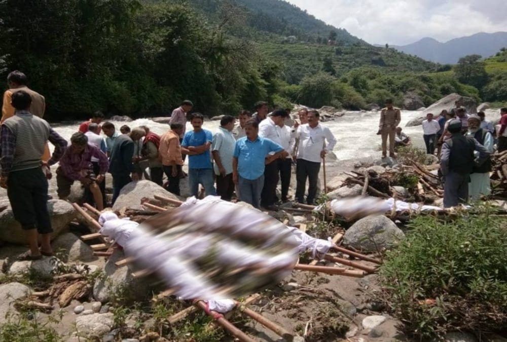 Whole Family funeral emotional photos from Tehri