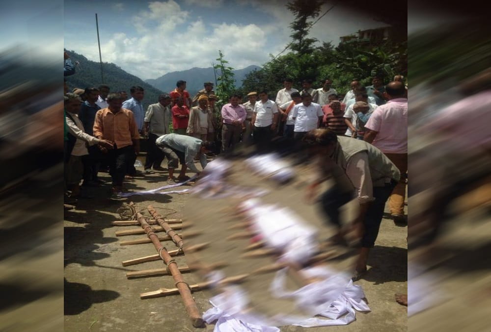 Whole Family funeral emotional photos from Tehri