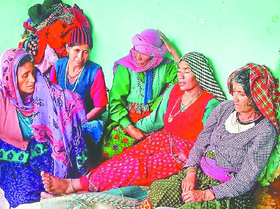 Whole Family funeral emotional photos from Tehri