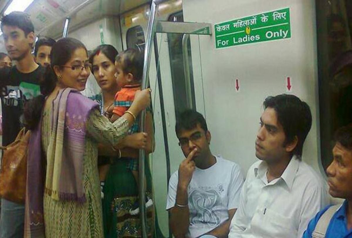 Delhi Metro Funny Photo Mumbai Metro Viral Pictures