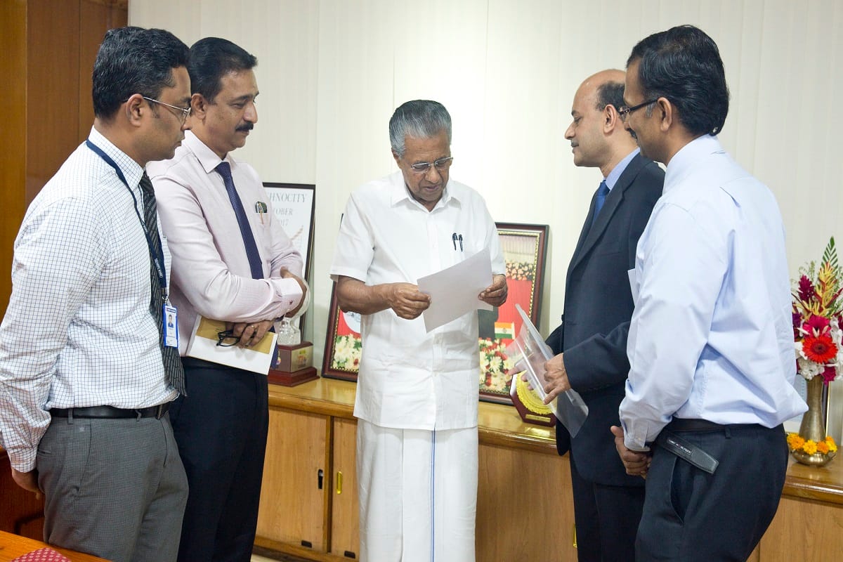 hdfc bank adopts 30 villages of kerala, donated 10 crore in cm relief fund