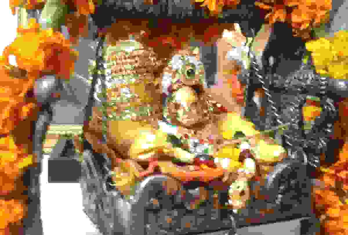 rate of krishna's swing and flute in lucknow