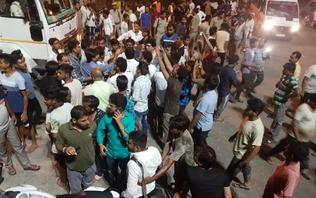 Meerut police did not reach at time as People were fighting life and death in a road accident