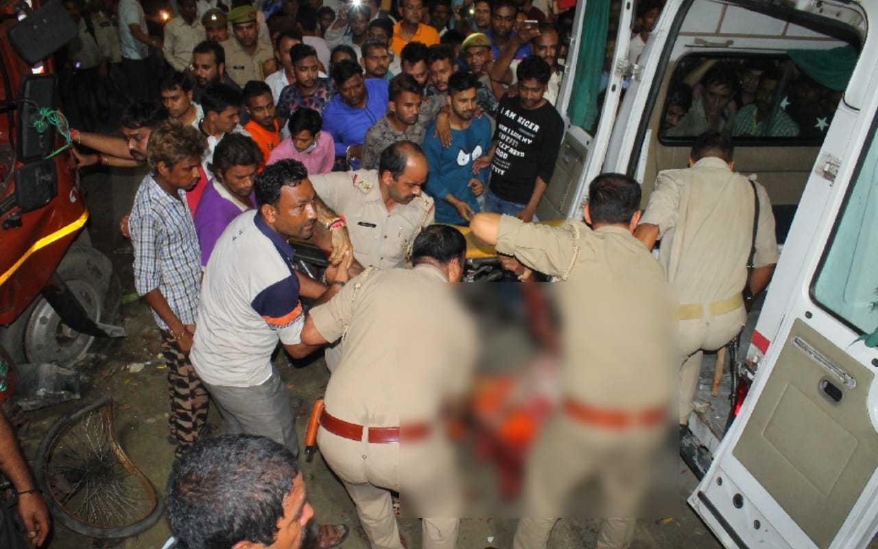 meerut, big accident on Delhi road, five killed and many injured, see photos