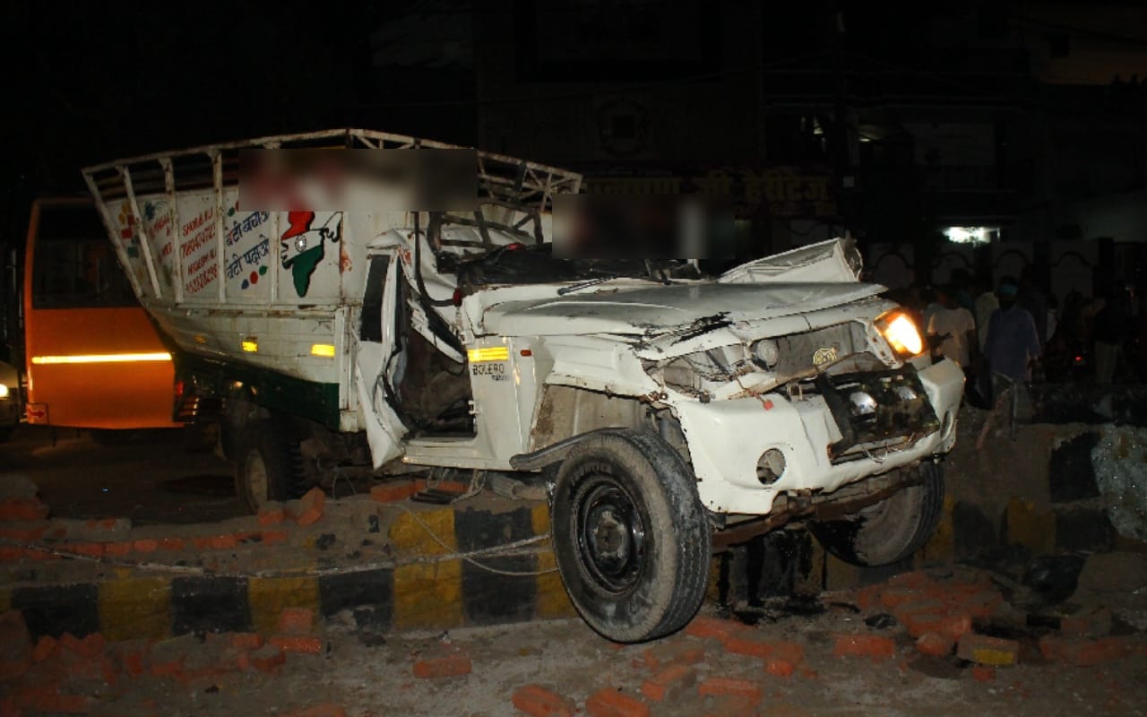 Meerut police did not reach at time as People were fighting life and death in a road accident